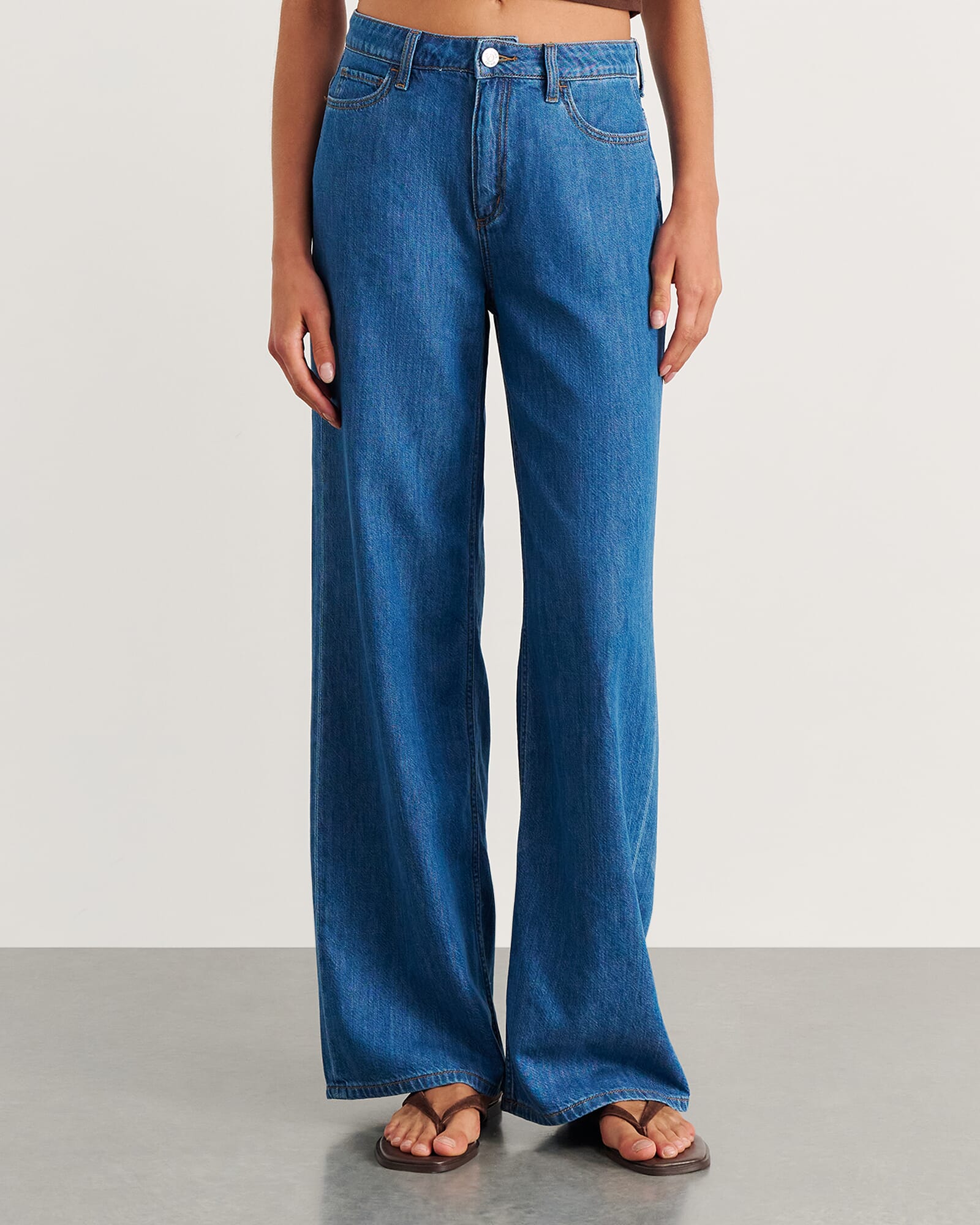 Loe Mid Rise Straight Jean