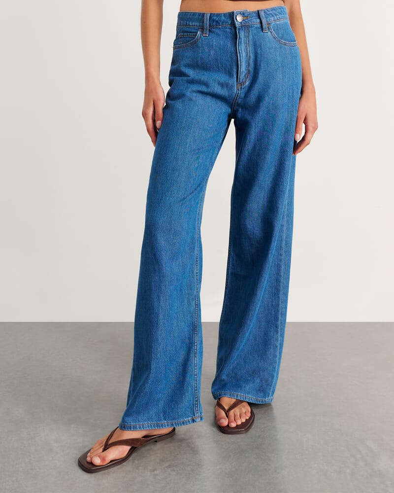Loe Mid Rise Straight Jean in BLUE VINTAGE