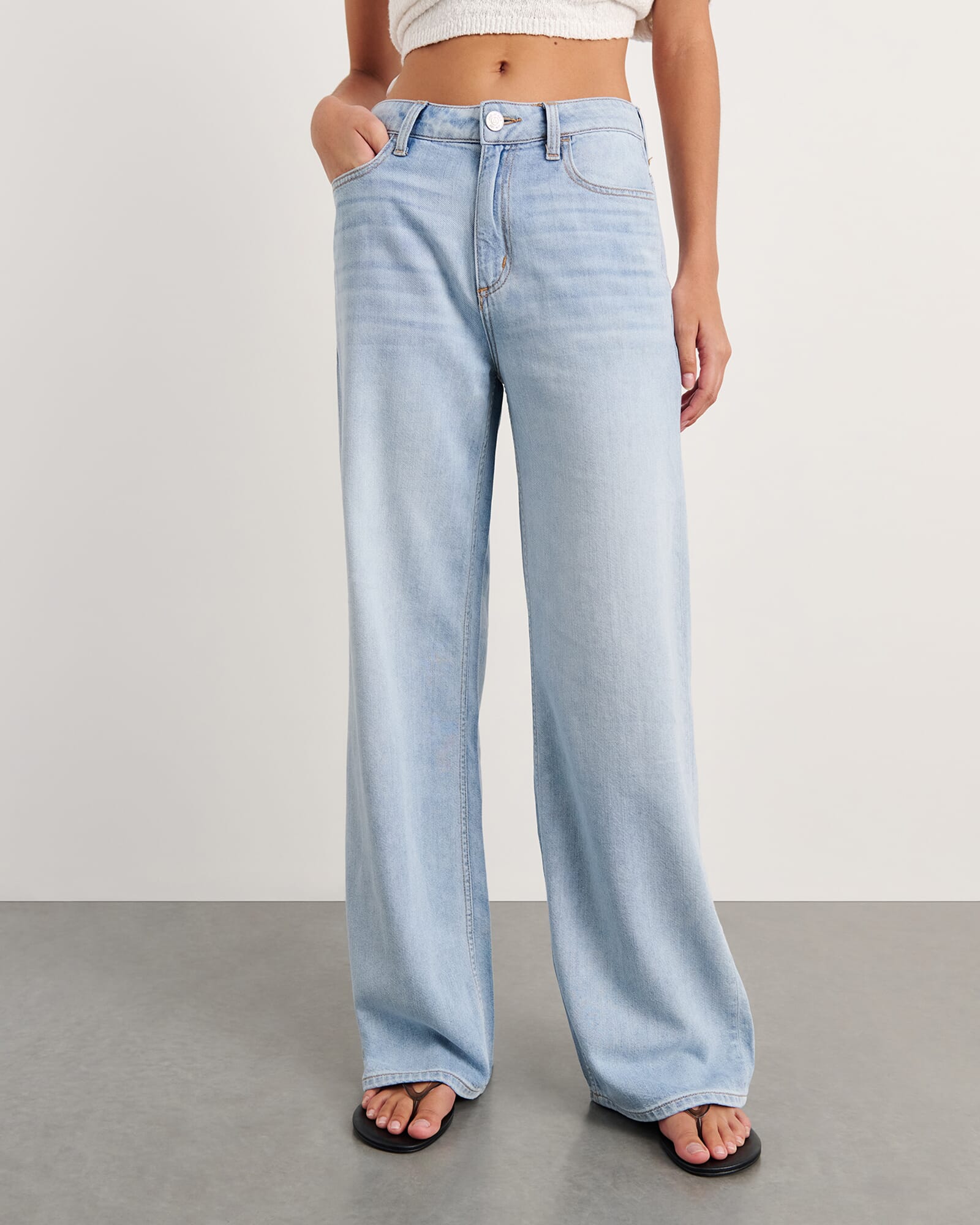 Loe Mid Rise Straight Jean