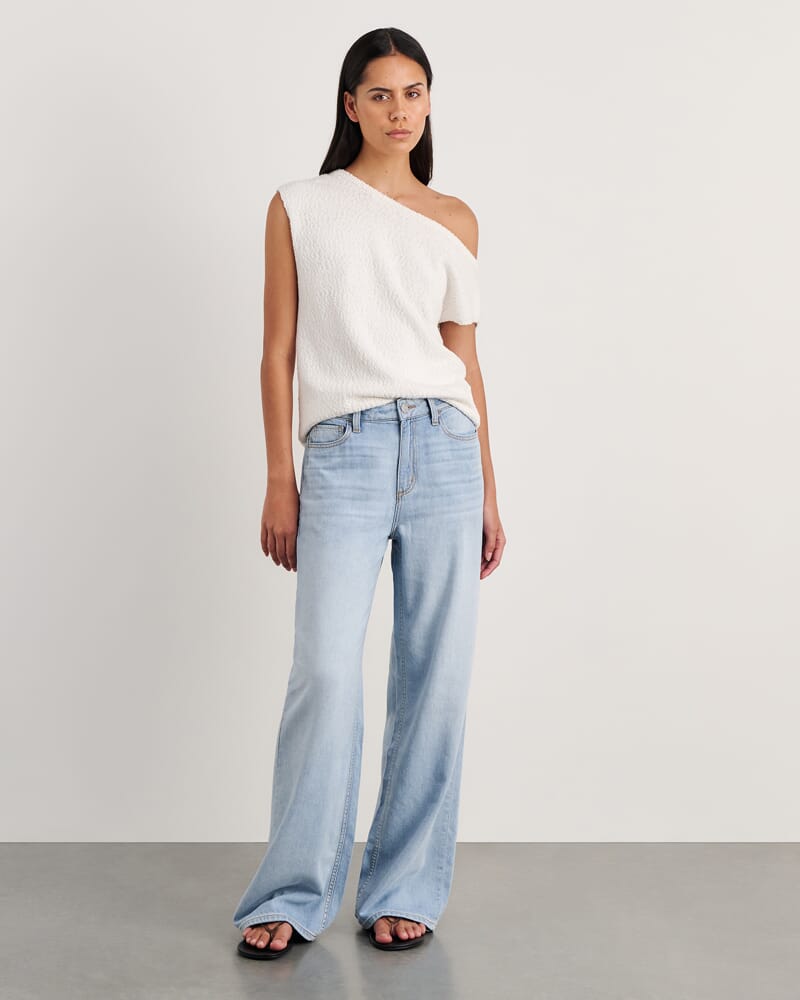 Loe Mid Rise Straight Jean in LIGHT WASH