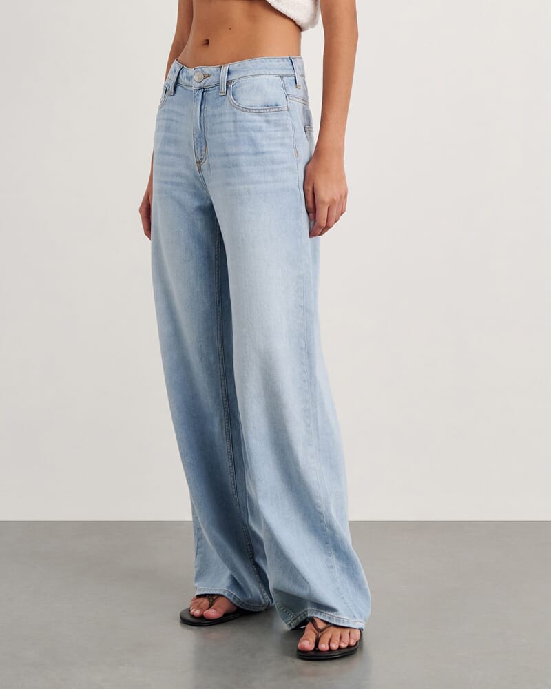 Loe Mid Rise Straight Jean in LIGHT WASH