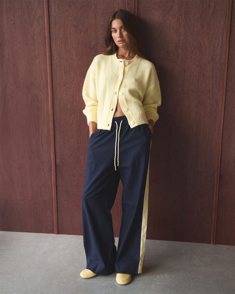 Liv Pant in NAVY/WHITE