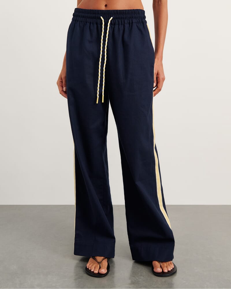 Liv Pant in NAVY/WHITE