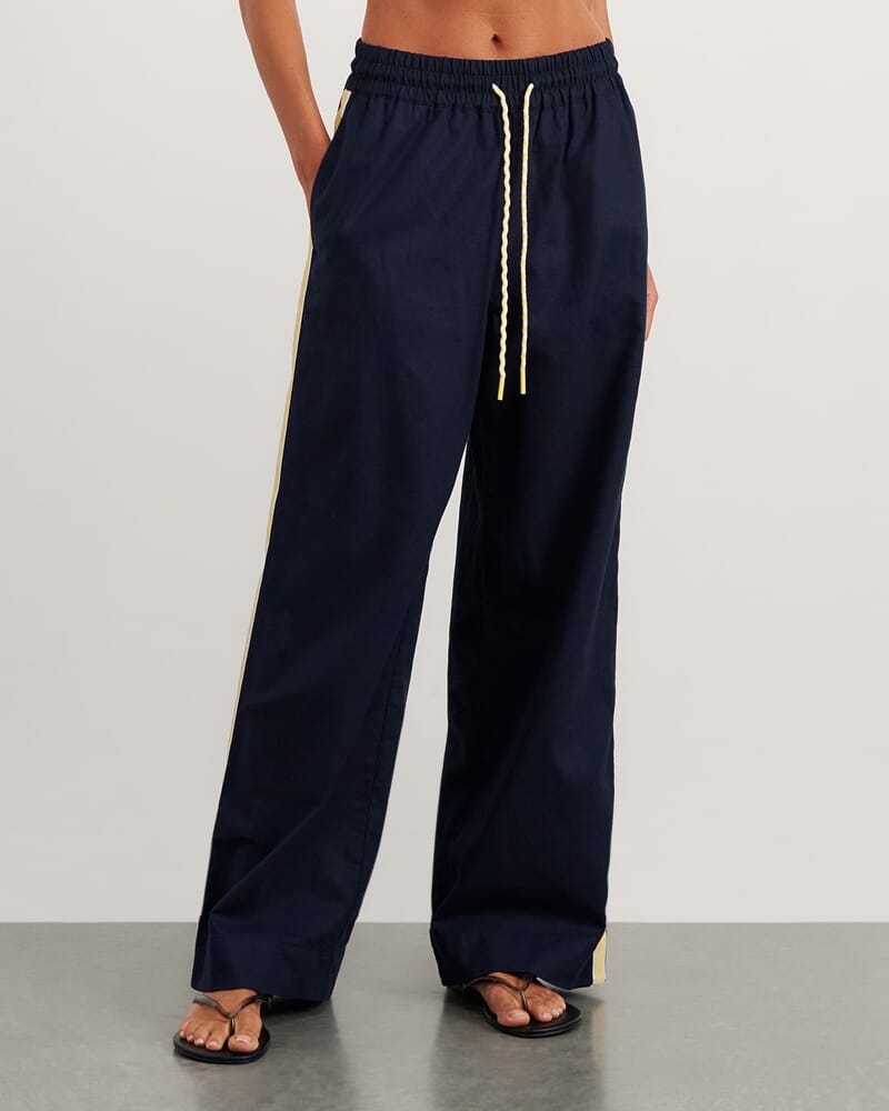 Liv Pant in NAVY/WHITE