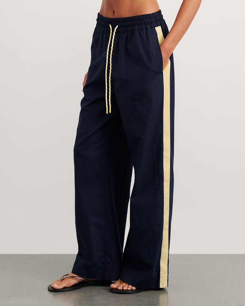 Liv Pant in NAVY/WHITE