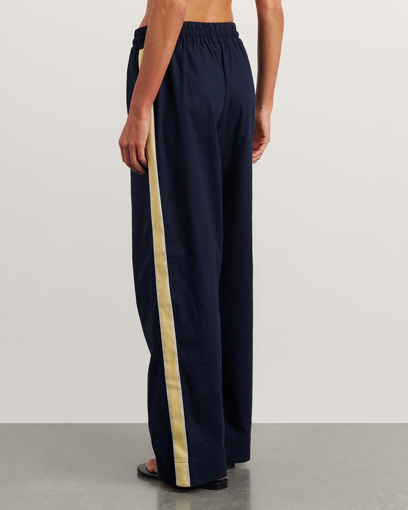 Liv Pant in NAVY/WHITE