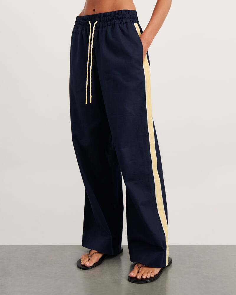 Liv Pant in NAVY/WHITE