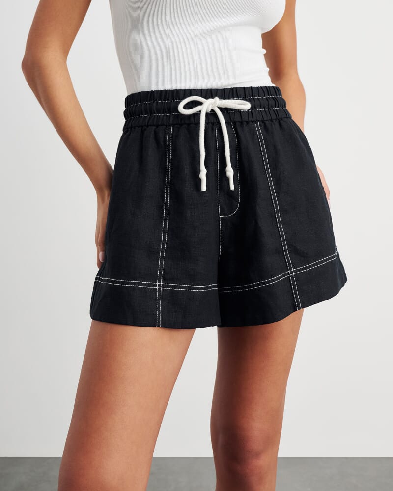 Gigi Linen Pull On Short in BLACK