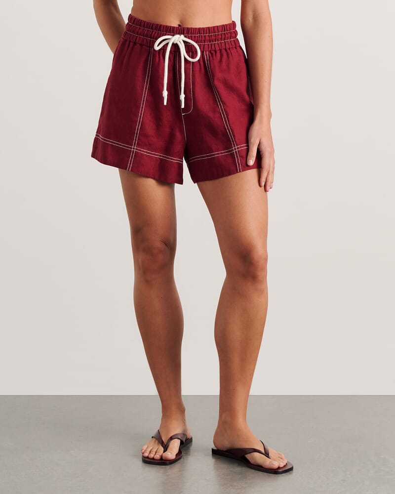 Gigi Linen Pull On Short in BURGUNDY