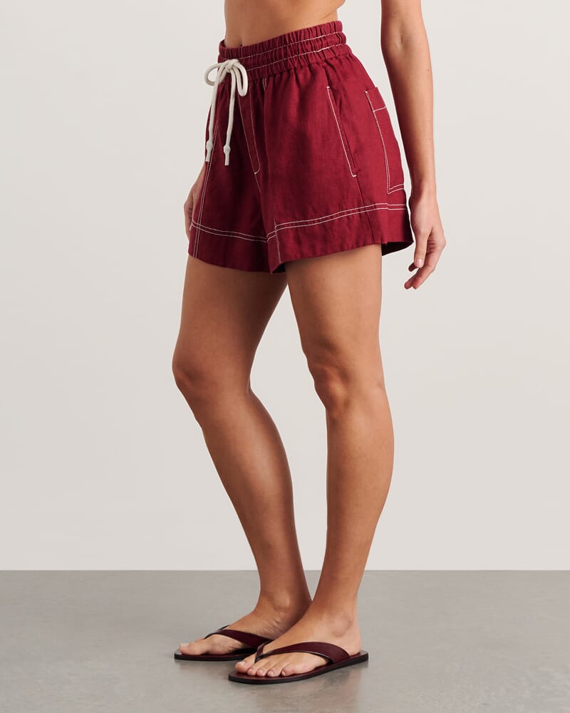 Gigi Linen Pull On Short in BURGUNDY