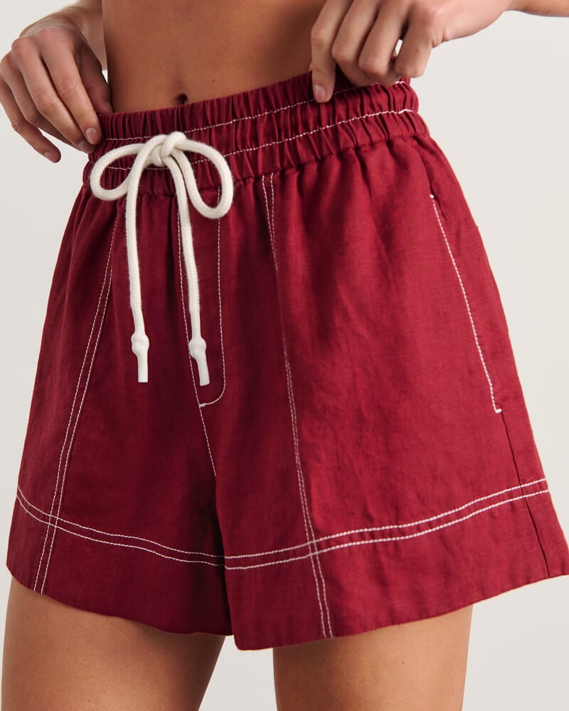 Gigi Linen Pull On Short in BURGUNDY