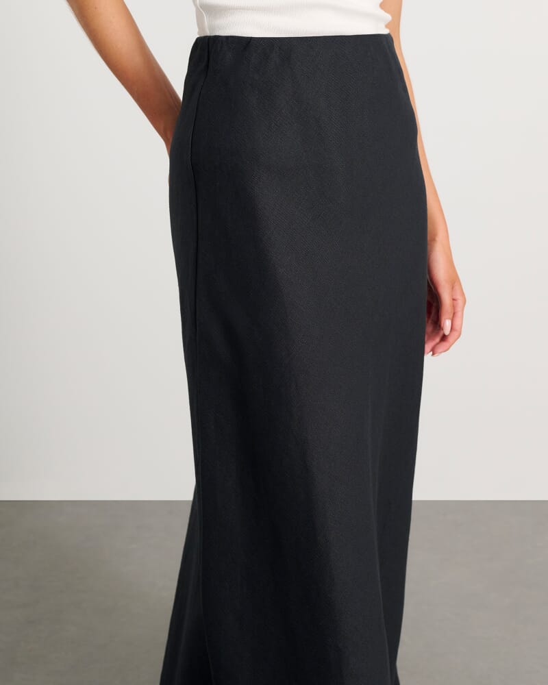 Tia Bias Linen Skirt in BLACK