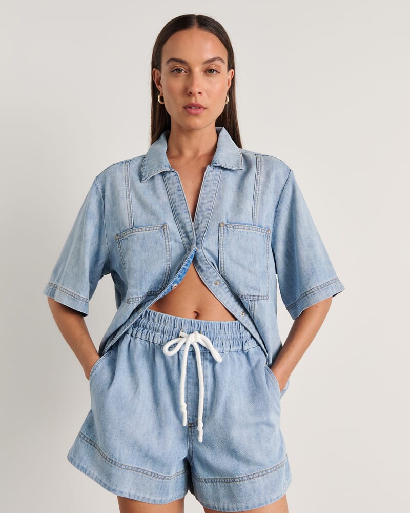 Loe Denim Pull On Short in LIGHT WASH