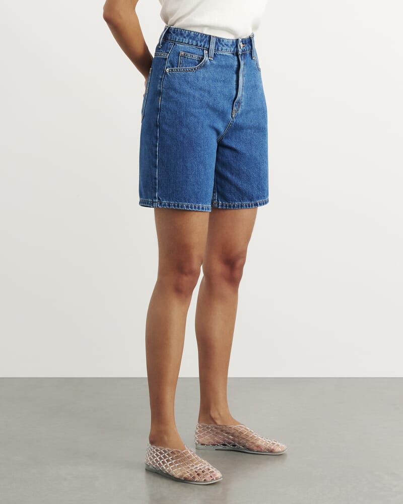 Camron Denim Mid Rise Short in BLUE WASH