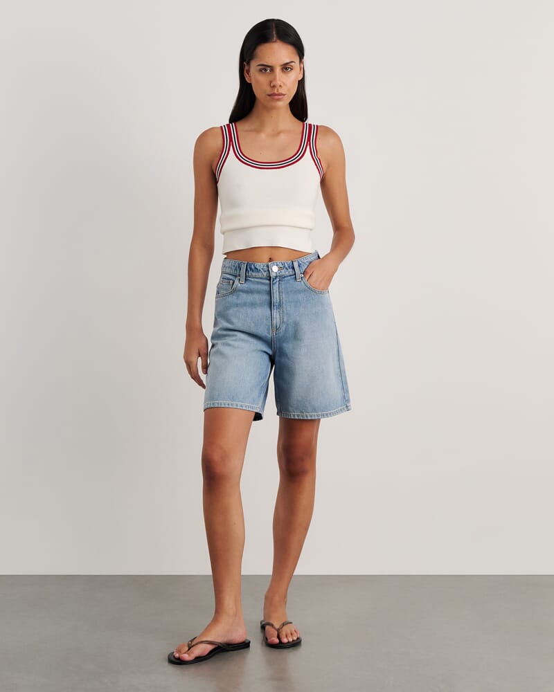 Camron Denim Mid Rise Short in LIGHT VINTAGE WASH