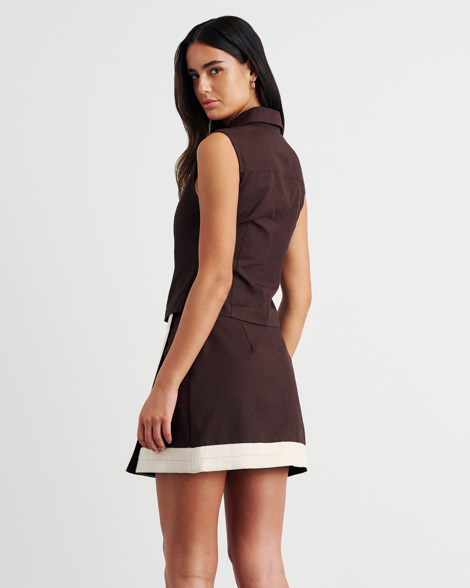 Canvas Sleeveless Shirt in Dark Chocolate | JAG