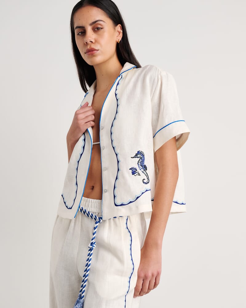 Seahorse Crop Short Sleeve Shirt in MILK