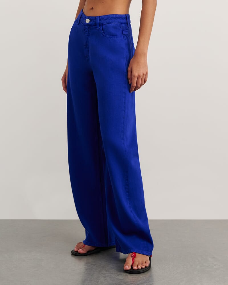 Loe Mid Rise Jean in BRIGHT BLUE
