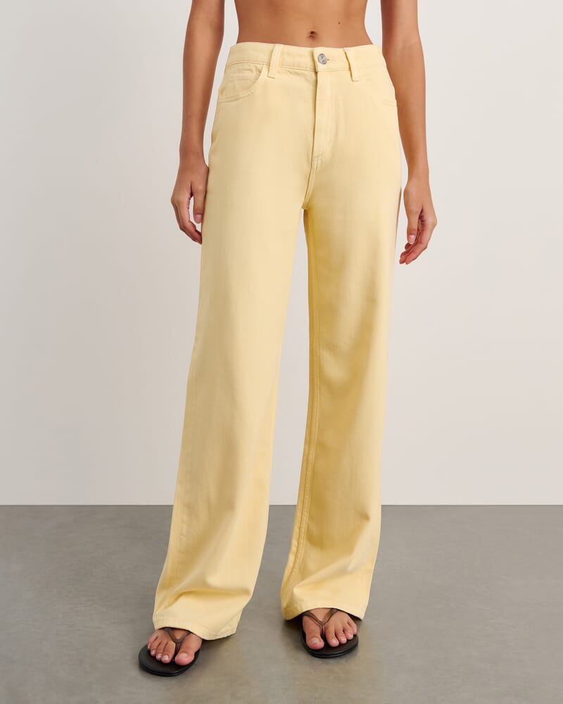 Loe Mid Rise Straight Jean in BUTTER