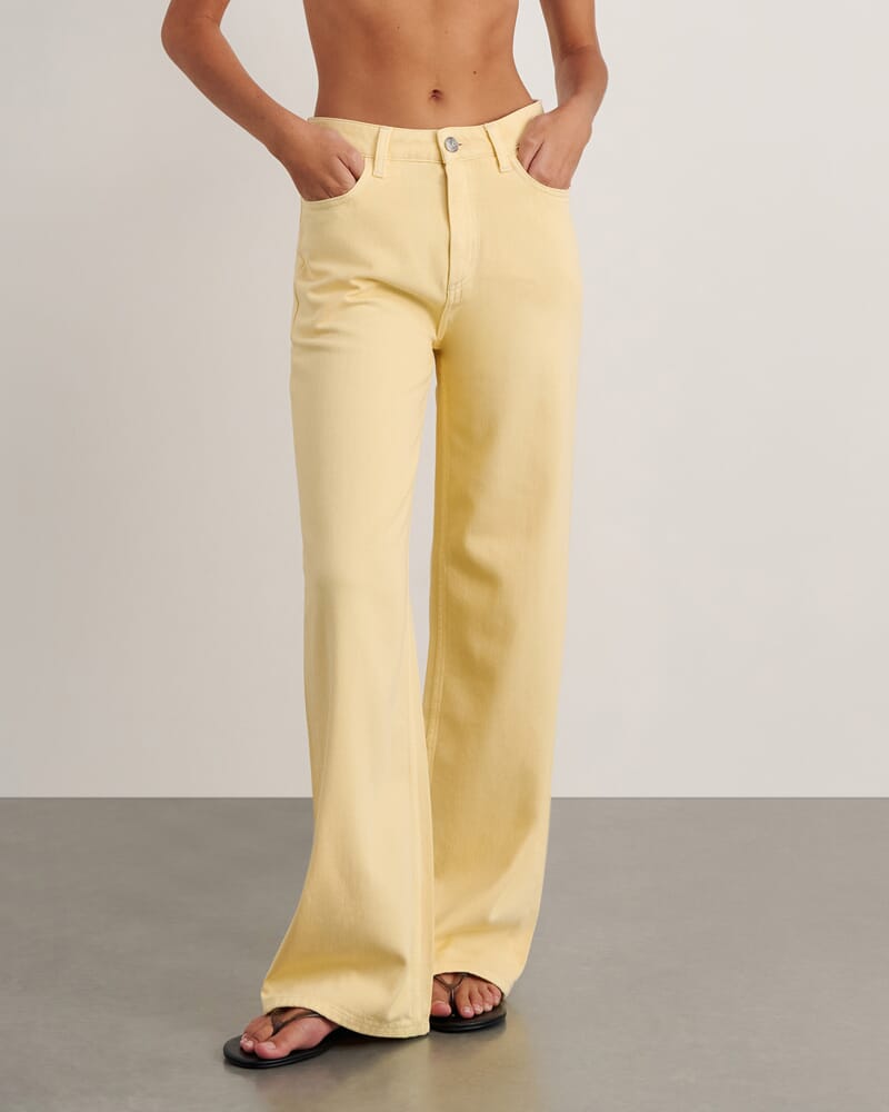 Loe Mid Rise Straight Jean in BUTTER