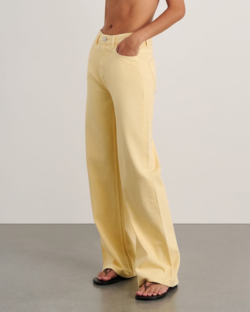 Loe Mid Rise Straight Jean in BUTTER