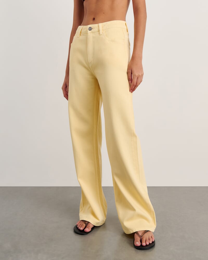 Loe Mid Rise Straight Jean in BUTTER