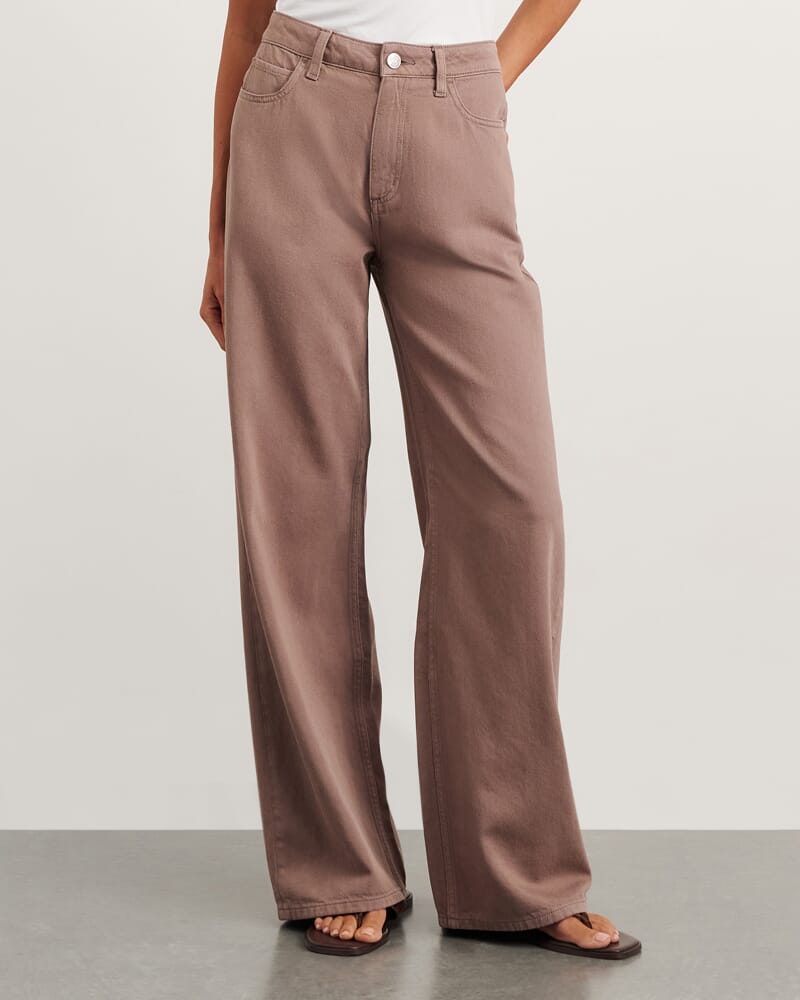 Loe Mid Rise Straight Jean in LATTE