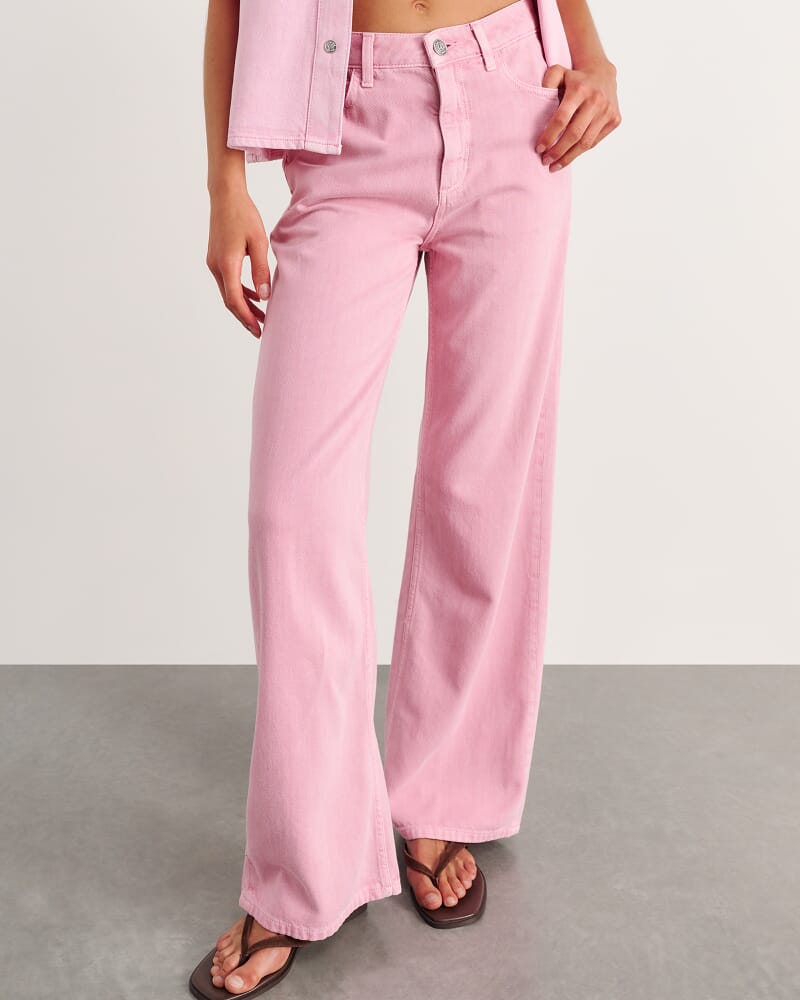 Loe Mid Rise Straight Jean in PINK