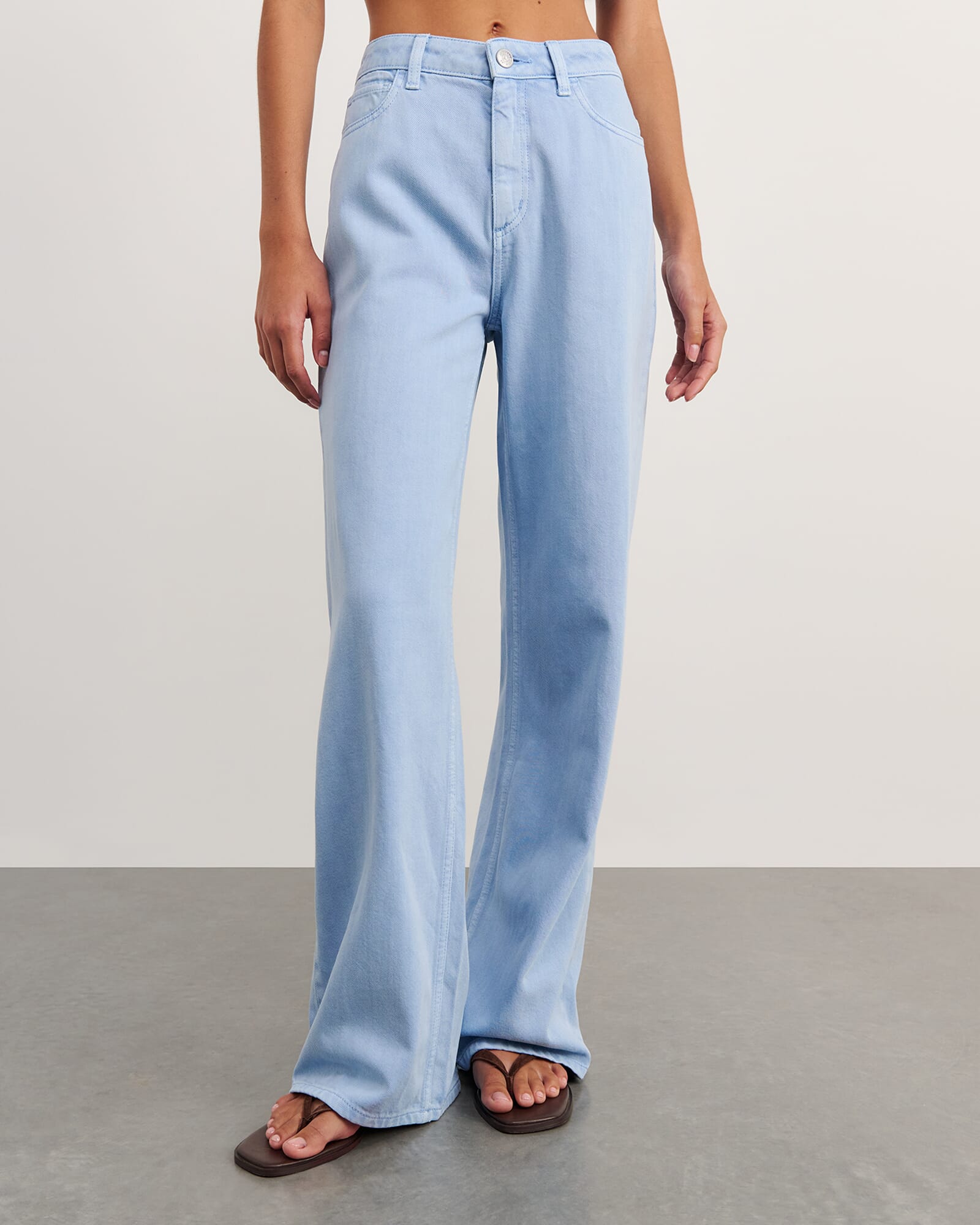 Loe Mid Rise Straight Jean