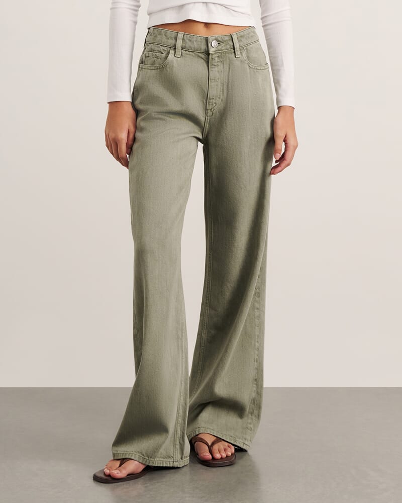 Loe Mid Rise Straight Jean in SAGE