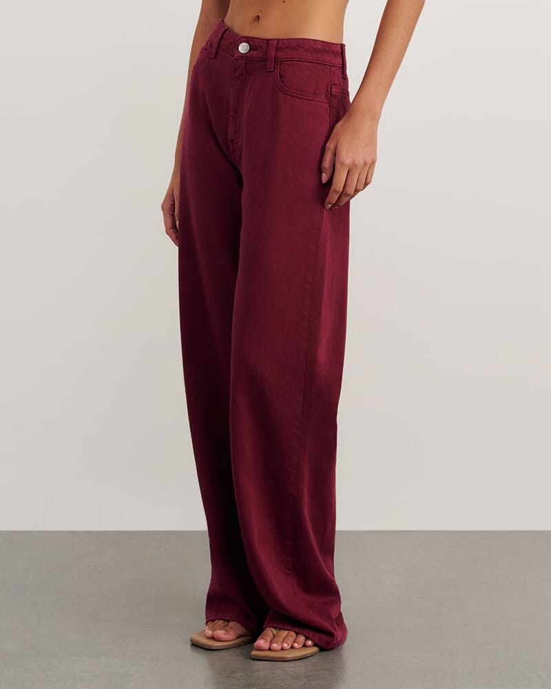 Loe Mid Rise Straight Jean in WINE