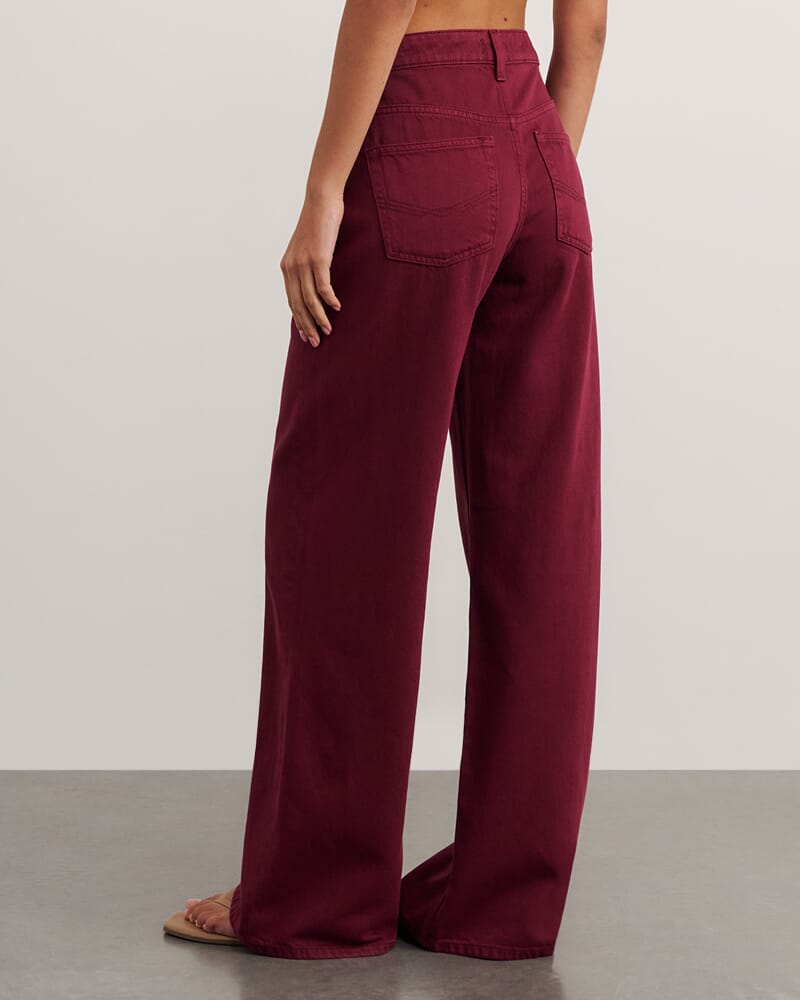 Loe Mid Rise Straight Jean in WINE