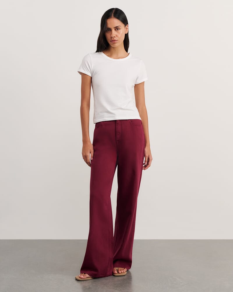 Loe Mid Rise Straight Jean in WINE