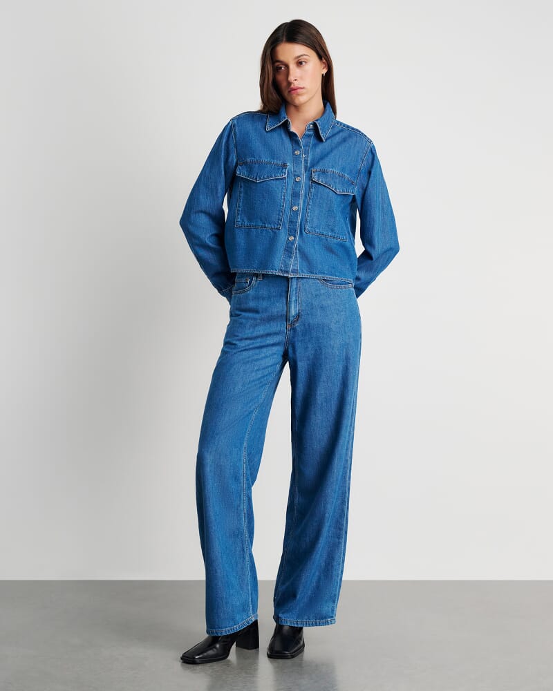 Loe Crop Denim Shirt in BLUE VINTAGE