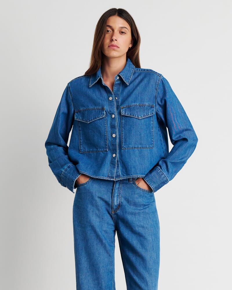 Loe Crop Denim Shirt in BLUE VINTAGE