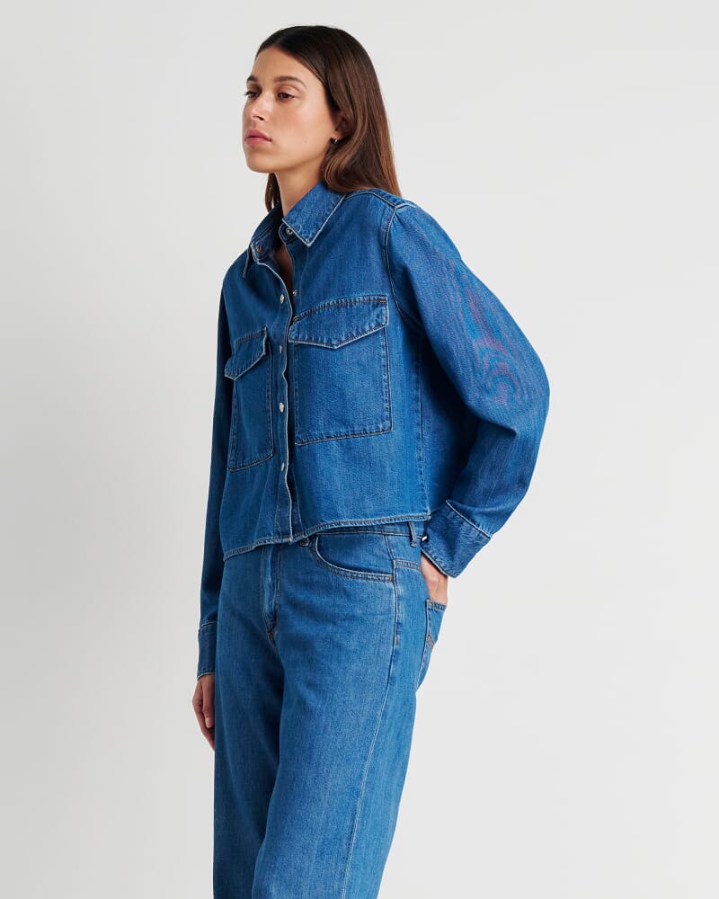 Loe Crop Denim Shirt in BLUE VINTAGE