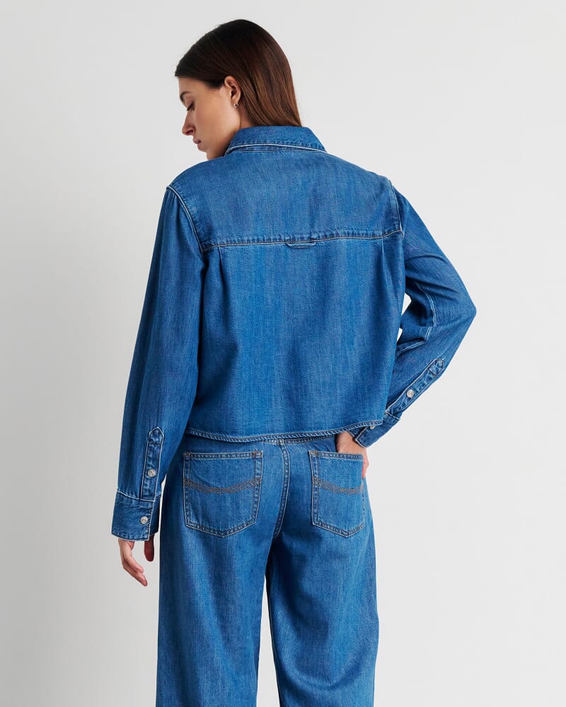 Loe Crop Denim Shirt in BLUE VINTAGE