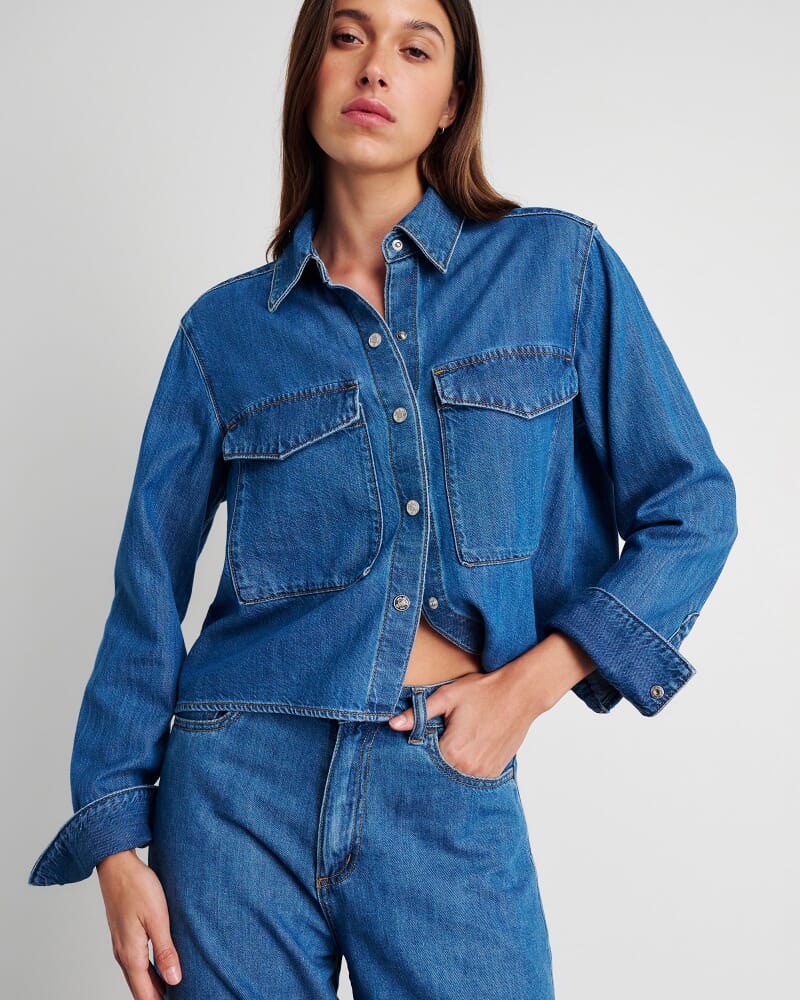 Loe Crop Denim Shirt in BLUE VINTAGE