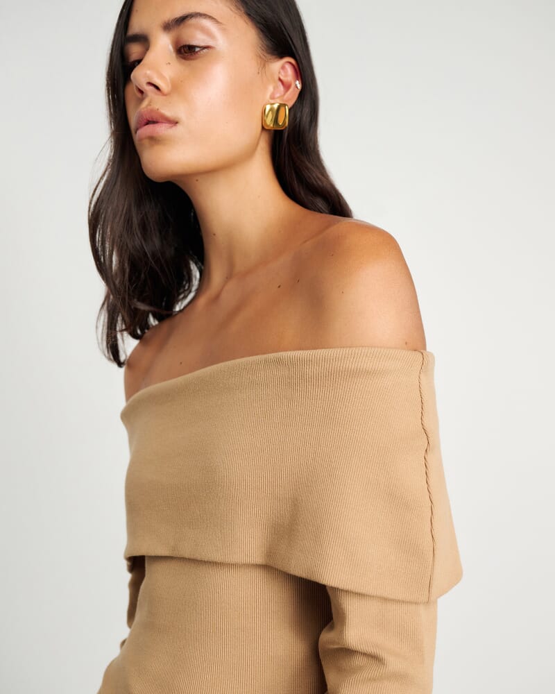 Harlowe Off Shoulder Top in COFFEE