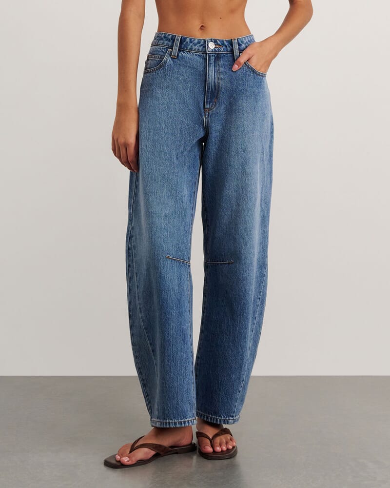 Lucia Barrel Jean in VINTAGE BLUE