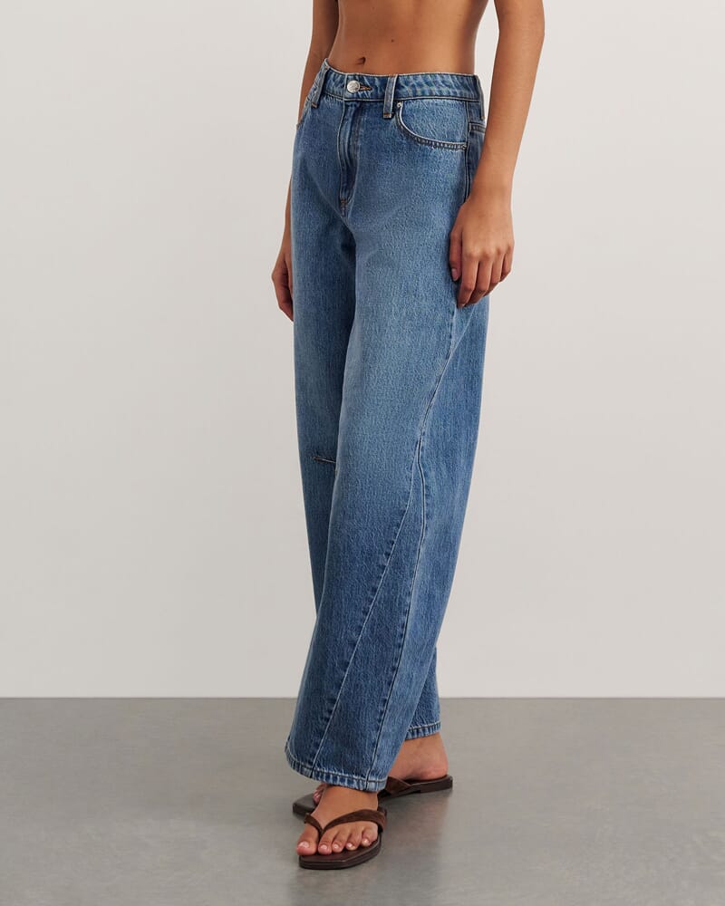 Lucia Barrel Jean in VINTAGE BLUE