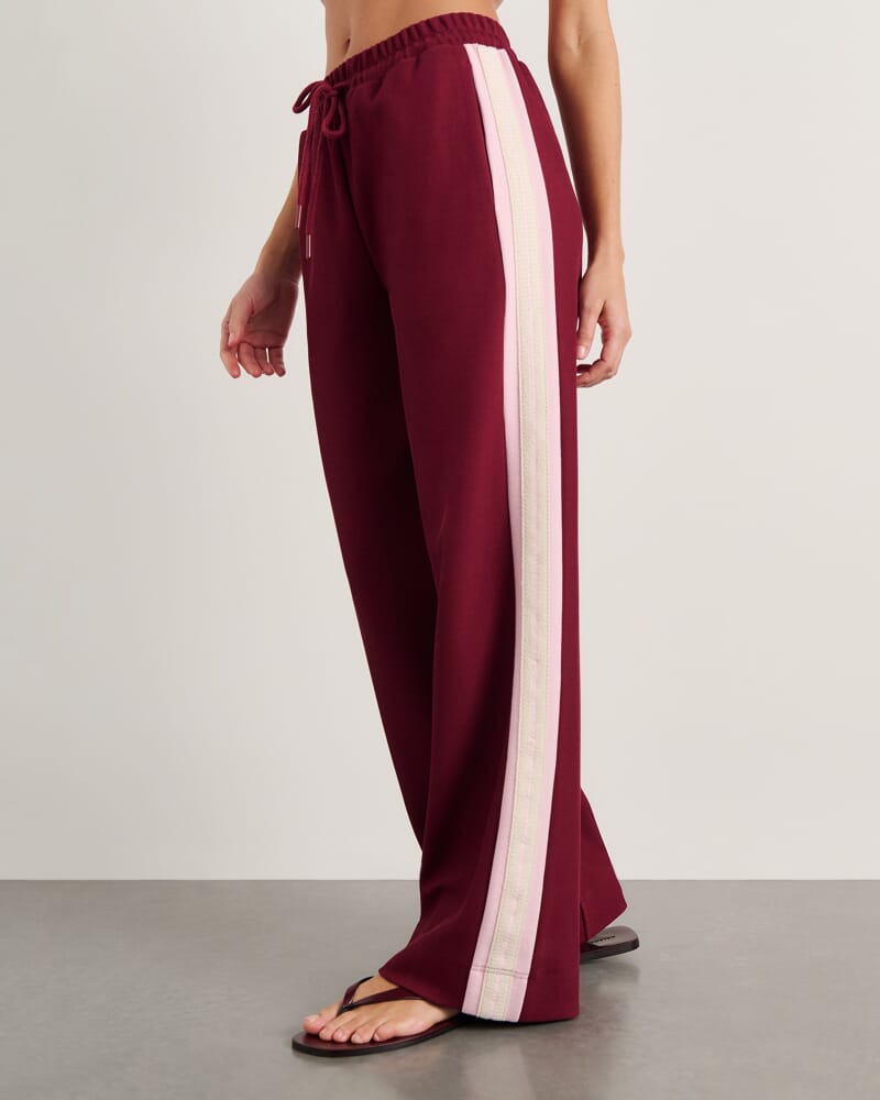 Leonie Pant in MAROON