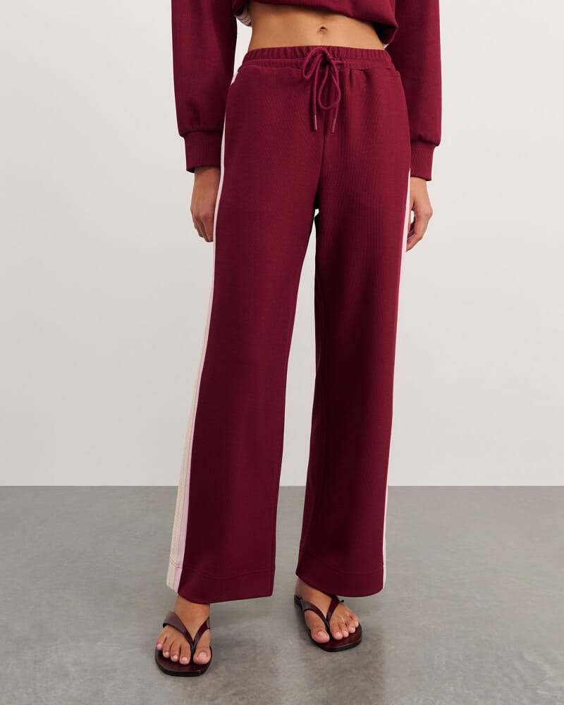 Leonie Pant in MAROON