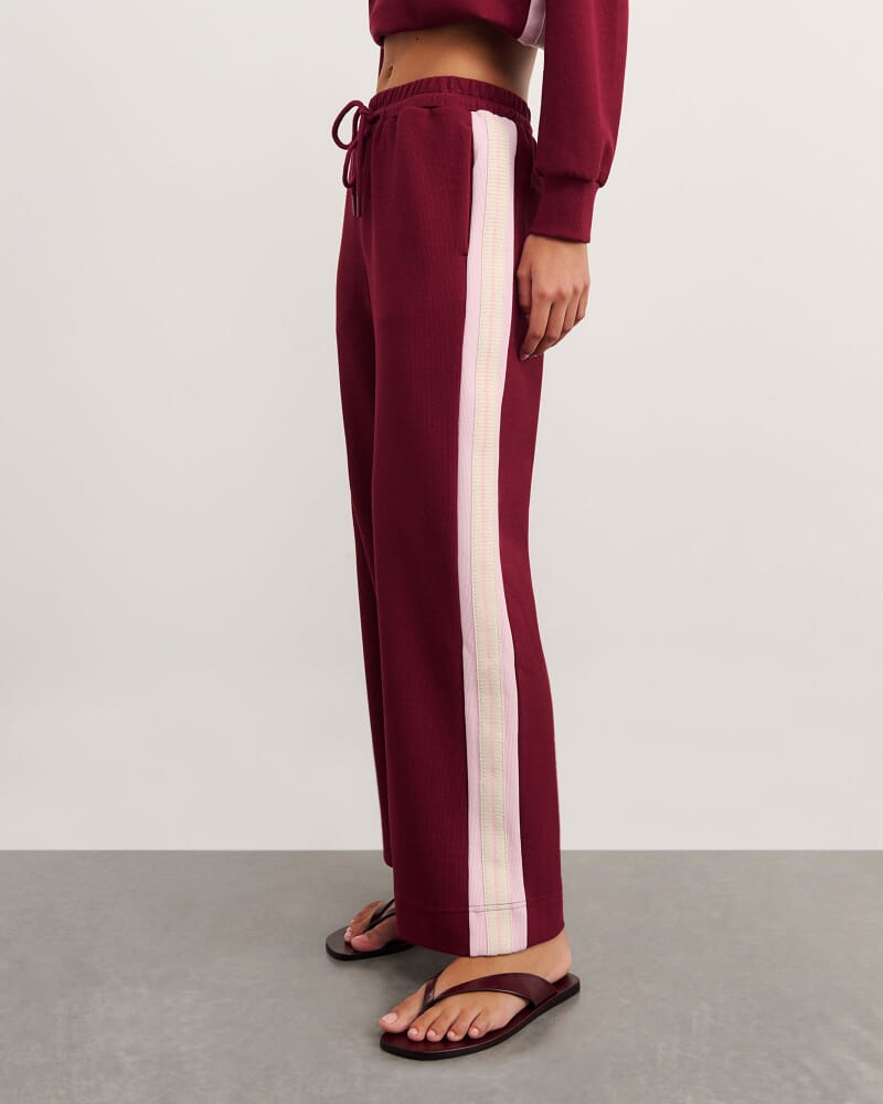 Leonie Pant in MAROON