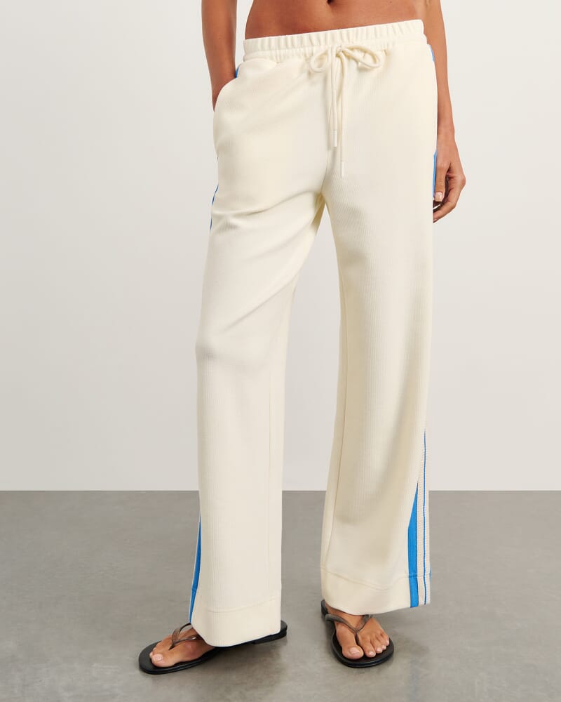 Leonie Pant in MILK
