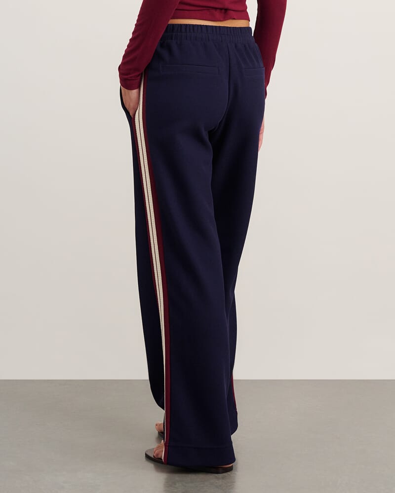 Leonie Pant in NAVY