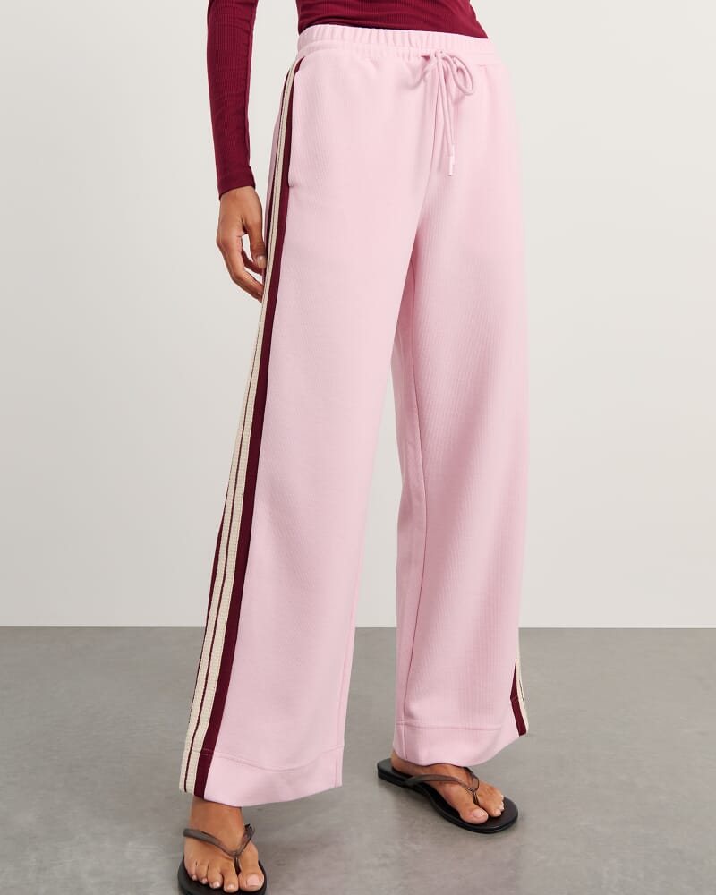 Leonie Pant in PINK FROST