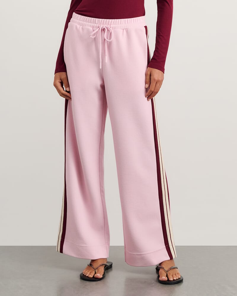 Leonie Pant in PINK FROST