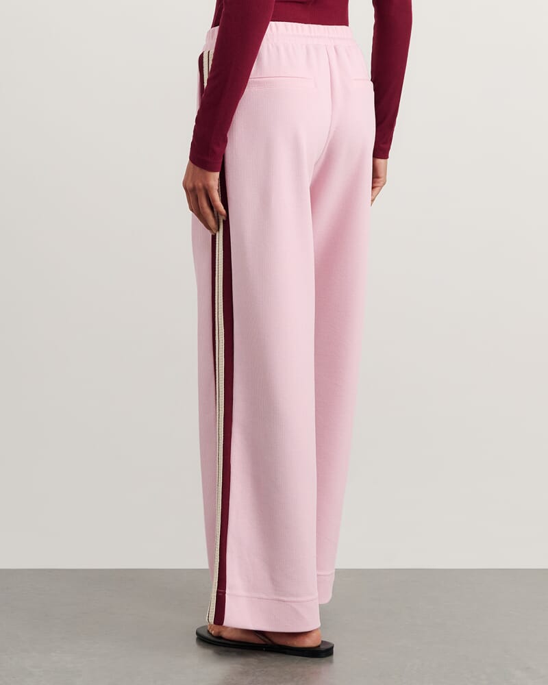 Leonie Pant in PINK FROST