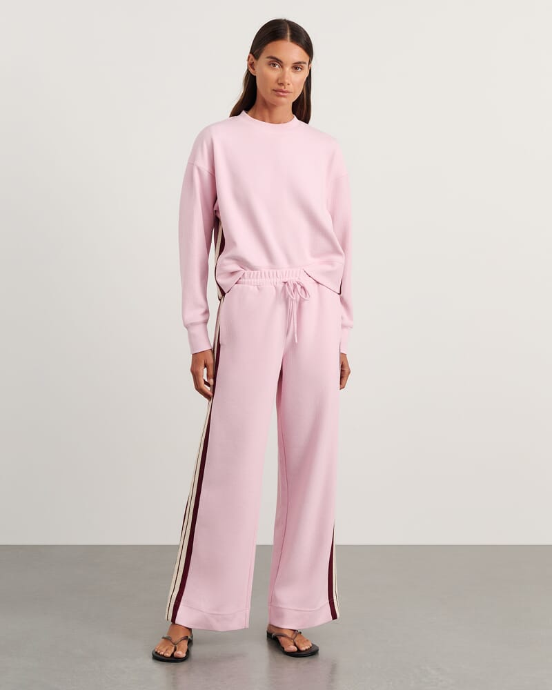 Leonie Pant in PINK FROST